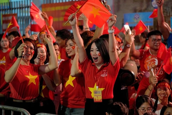 Tặng 100.000 đồng/người cho toàn dân ăn Tết Độc lập