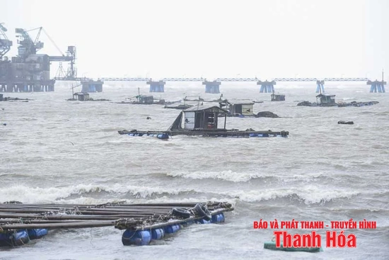 Vùng biển Thanh Hóa bắt đầu mưa to, gió mạnh trước khi bão số 5 đổ bộ