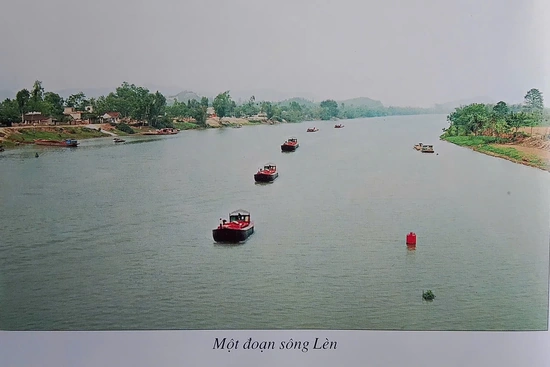 Huyền tích bên dòng sông Lèn