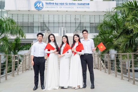 Hàng loạt trường đại học tặng mỗi sinh viên 100.000 đồng dịp Quốc khánh 2/9