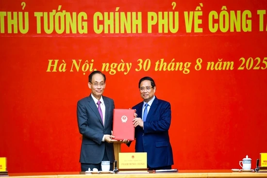 Thủ tướng Phạm Minh Chính trao quyết định giao quyền Bộ trưởng Bộ Ngoại giao