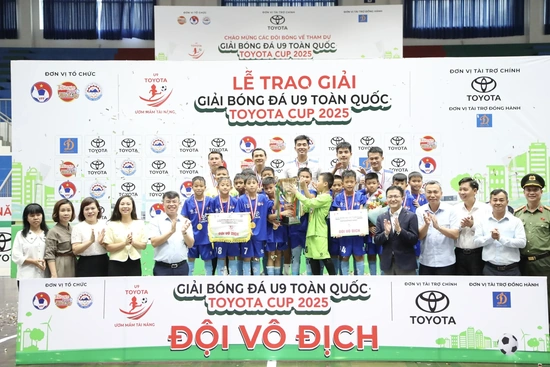 Việt Hùng Thanh Hoá lần đầu tiên vô địch Giải bóng đá U9 toàn quốc