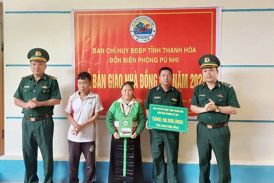 Đồn Biên phòng Pù Nhi bàn giao “Nhà đồng đội” cho quân nhân có hoàn cảnh khó khăn