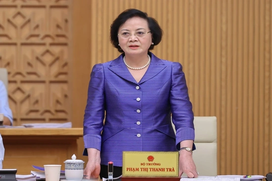 Báo cáo Bộ Chính trị việc điều chỉnh lương và phụ cấp ngay trong tháng 9