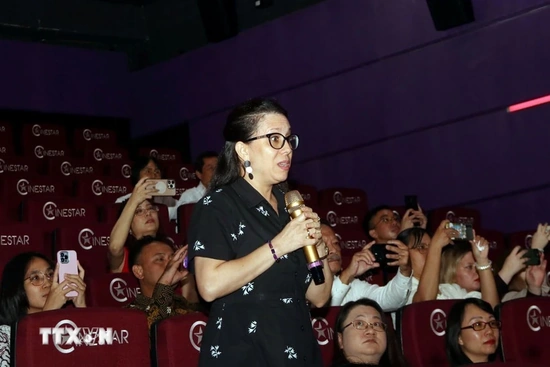 Tăng cường ngoại giao nhân dân qua hoạt động giới thiệu phim “Mưa đỏ”