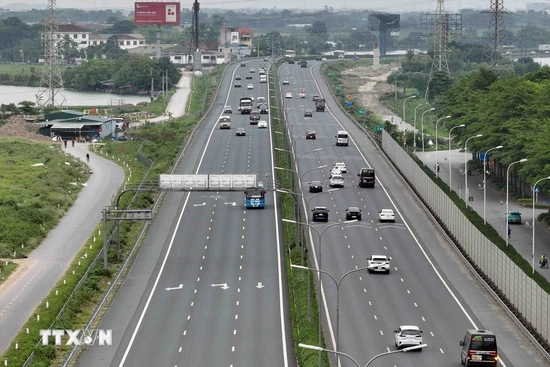 Từ ngày 9/9, xử phạt tài xế ôtô tải đi sai làn trên cao tốc Pháp Vân-Cầu Giẽ