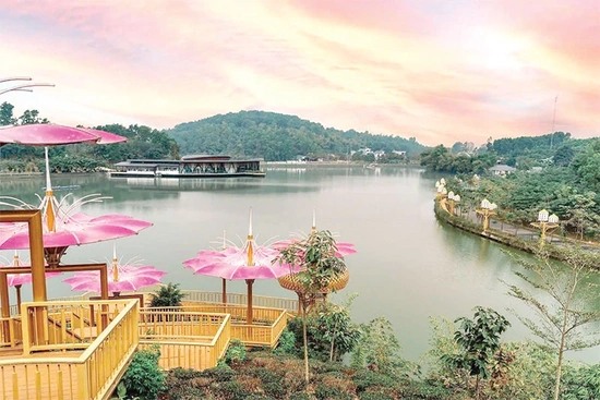 LAMORI  vào thu