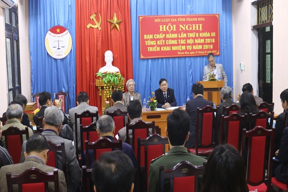 Chủ động tổ chức các hoạt động chuyên môn, nghề nghiệp, đóng góp tích cực vào việc xây dựng xã hội thượng tôn pháp luật