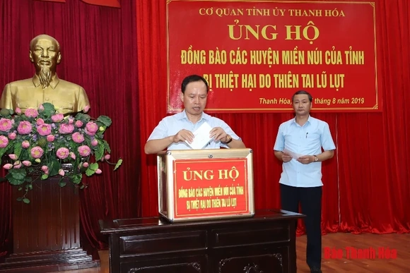 Tỉnh ủy Thanh Hóa ủng hộ đồng bào các huyện miền núi của tỉnh bị thiệt hại do thiên tai lũ lụt