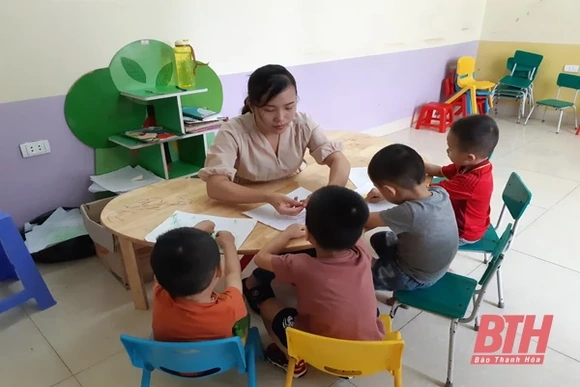 Dạy trẻ tự kỷ: Nghề cần sự nhẫn nại và yêu thương
