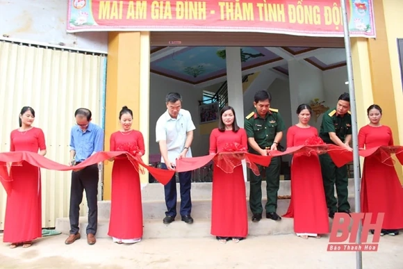 Khánh thành, bàn giao “Ngôi nhà 100 đồng” cho Đại úy Hà Văn Quan