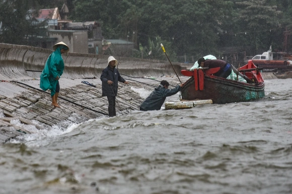 Người dân Thanh Hóa chủ động ứng phó với bão số 7