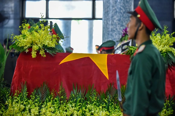 Nghẹn ngào tiễn đưa Đại tá Hoàng Mai Vui về đất mẹ