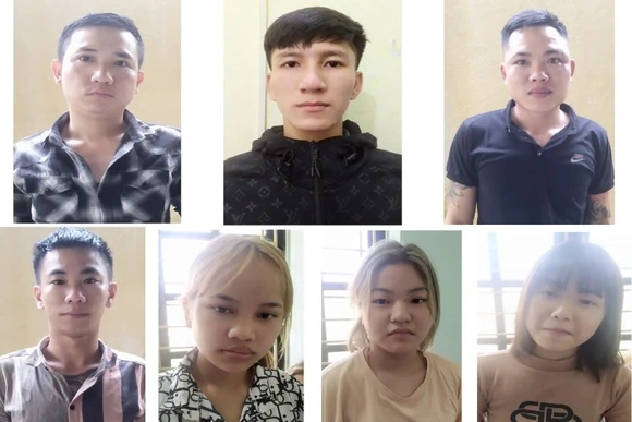 Bắt nhóm nam nữ “bay lắc” trong quán karaoke