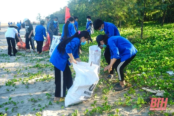 Huyện Quảng Xương phát động Chiến dịch Thanh niên tình nguyện hè và “Hãy làm sạch biển” năm 2021