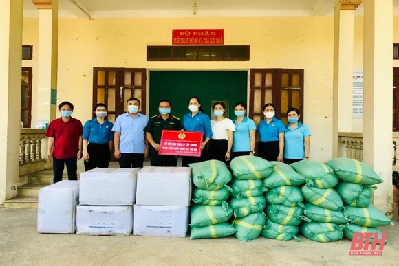 Công ty TNHH Sản xuất và thương mại Nam Linh ủng hộ 1 tấn gạo và 10.000 khẩu trang vải kháng khuẩn phòng, chống dịch COVID-19