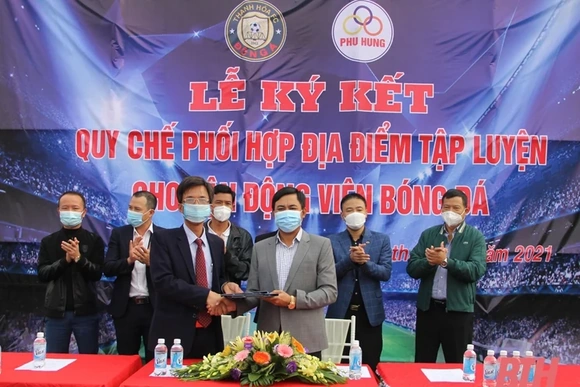 Ký kết quy chế phối hợp địa điểm tập luyện cho VĐV CLB Bóng đá Thanh Hóa