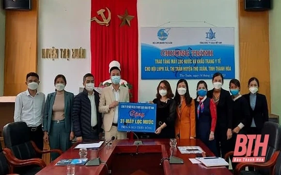 Tặng 31 máy lọc nước và khẩu trang cho Hội LHPN huyện Thọ Xuân