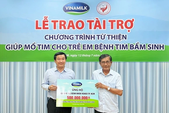 Vinamilk tiếp tục hỗ trợ 500 triệu đồng cho các bệnh nhi nghèo mổ tim năm 2022