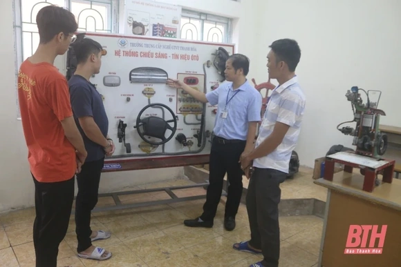 “1 triệu sáng kiến - nỗ lực vượt khó, sáng tạo, quyết tâm chiến thắng đại dịch COVID-19”