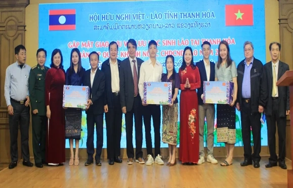 Gặp mặt giao lưu với các lưu học sinh Lào tại Thanh Hóa