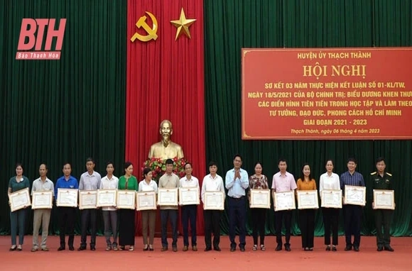 Chuyển biến tích cực trong học tập và làm theo Bác ở Đảng bộ huyện Thạch Thành