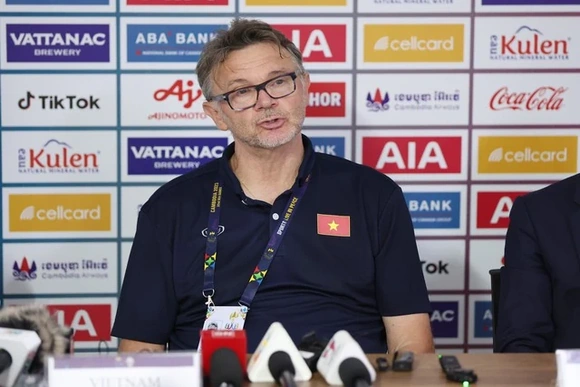 HLV Troussier bất ngờ hủy lịch tập sáng 1-5 của đội U22 Việt Nam, Man City có thể vô địch ở vòng bao nhiêu?