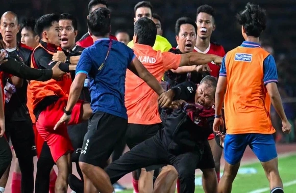 Báo Thái Lan muốn Indonesia trừng phạt cầu thủ ẩu đả ở SEA Games; Inter vô địch Coppa Italia