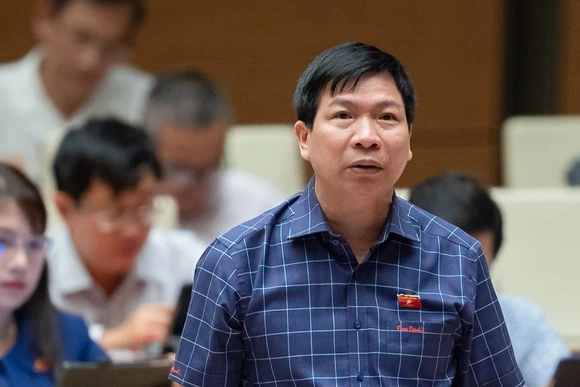 Các ĐBQH Thanh Hóa tham gia thảo luận, tranh luận về một số nội dung còn ý kiến khác nhau của Dự án Luật giao dịch điện tử (sửa đổi)
