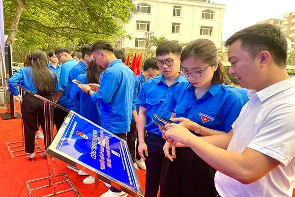 Dấu ấn “màu áo xanh” trong chuyển đổi số quảng bá di tích, danh thắng