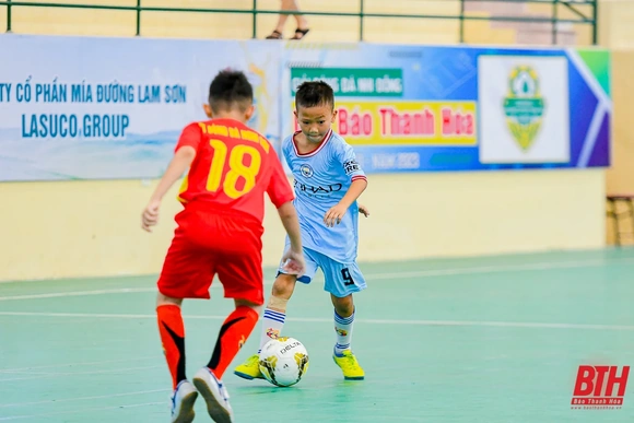 Thắng thuyết phục, U10 Quan Sơn và Nghi Sơn 1 điền tên mình vào tứ kết