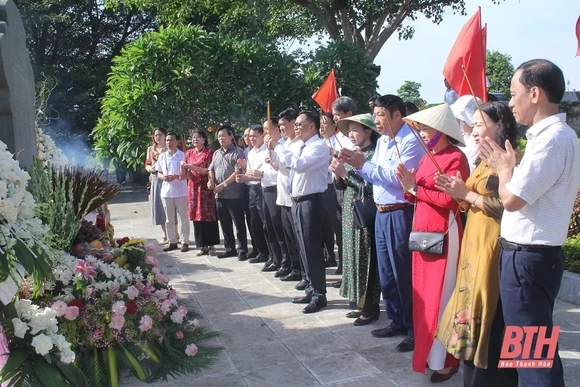Hiệp hội Doanh nghiệp tỉnh Thanh Hoá dâng hương tri ân các Anh hùng liệt sỹ