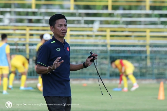 HLV Hoàng Anh Tuấn nổi giận, mời BTC vào cuộc khi U23 Việt Nam bị quay lén; Kylian Mbappe yêu cầu ban lãnh đạo đẩy Neymar rời PSG