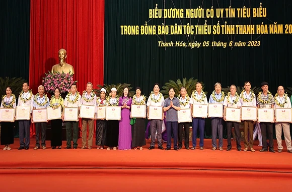 “Cầu nối ” giữa Đảng với dân