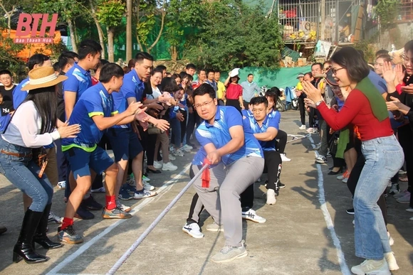 Khai mạc Giải thể thao chào mừng kỷ niệm 77 năm ngày Bác Hồ lần đầu tiên về thăm Thanh Hóa