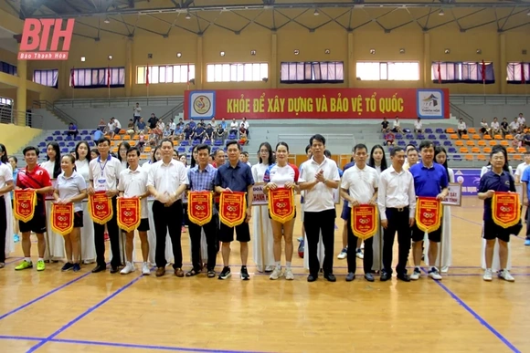 Hơn 300 VĐV tranh tài tại Giải bóng bàn, cầu lông, quần vợt, golf hè Sầm Sơn Cúp Thabrew Silver Beer 2024