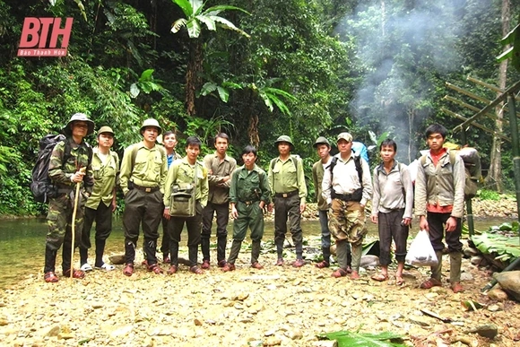 Dựa vào dân để giữ rừng