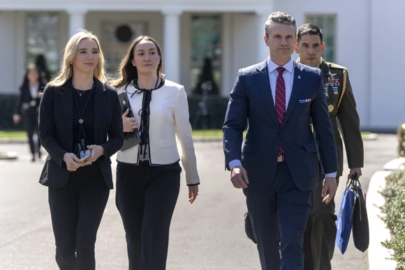 The Atlantic công bố toàn bộ cuộc trò chuyện Signal, xuất hiện yêu cầu Bộ trưởng Quốc phòng Pete Hegseth từ chức