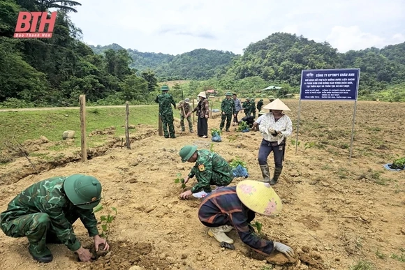 Thắm tình quân dân nơi biên giới Bát Mọt