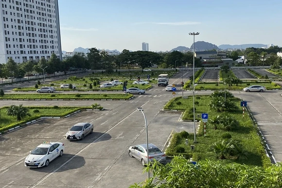 Phấn đấu  đến năm 2030,  50% xe buýt và xe tuyến cố định sử dụng điện, năng lượng xanh  