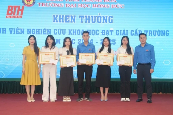 Hội nghị Khoa học Tuổi trẻ sáng tạo và tổng kết hoạt động sinh viên nghiên cứu khoa học năm học 2024-2025