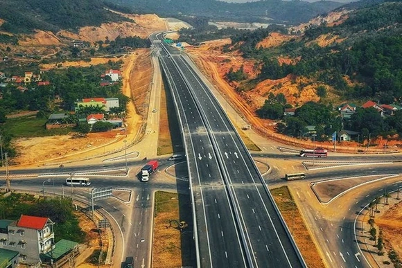 Thủ tướng biểu dương các chủ đầu tư, Ban Quản lý dự án, đơn vị tư vấn, thi công các công trình trọng điểm quốc gia