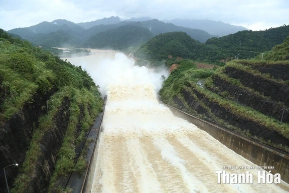 Tối nay (29/9), tăng lưu lượng xả lũ hồ chứa thủy điện Cẩm Thủy 1