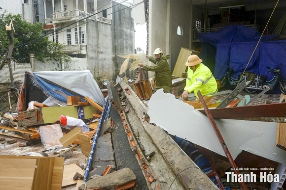 Thủ tướng Chính phủ chỉ đạo khẩn trương hỗ trợ Nhân dân khắc phục hậu quả bão số 10 và mưa lũ