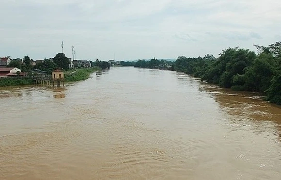 Mực nước sông Cầu Chày dâng cao, phát lệnh báo động II