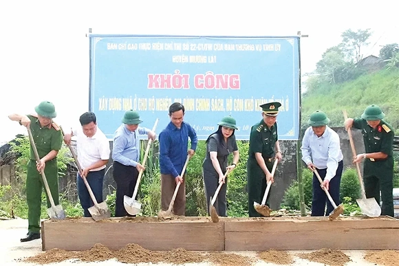 Giúp người nghèo “an cư, lạc nghiệp”