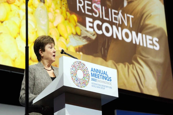 IMF cảnh báo nợ công toàn cầu có thể vượt 100% GDP vào năm 2029, kêu gọi G20 ưu tiên giải quyết