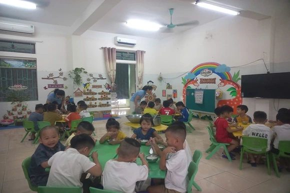 Quản lý, giám sát chặt bếp ăn bán trú của học sinh