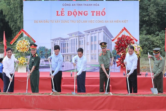 Bí thư Tỉnh ủy Nguyễn Doãn Anh dự lễ khởi công trụ sở làm việc Công an xã Hiền Kiệt