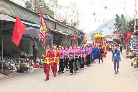Thực hiện việc cưới, việc tang và lễ hội văn minh ở khu vực miền núi